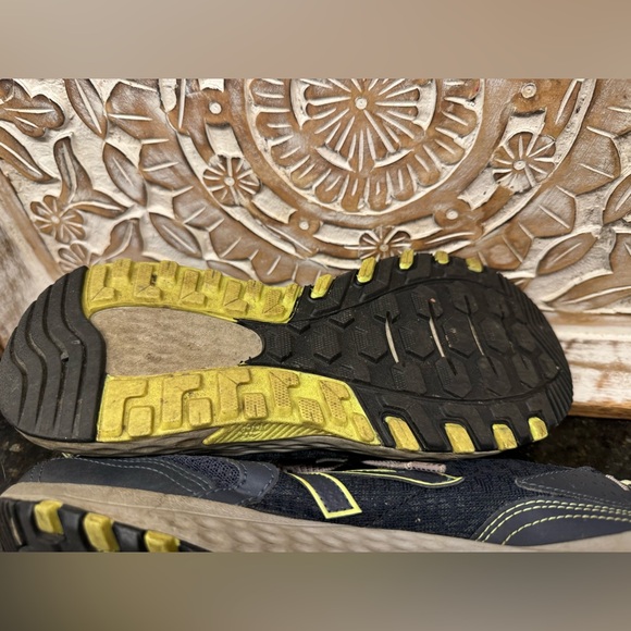 New Balance Women’s Size 9 Trail Sneaker - Picture 6 of 7